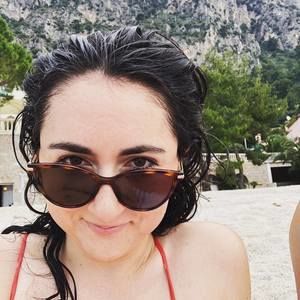 Meet your Posher, Lia